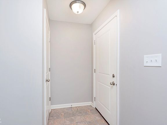 4th image of 6410 Avacado Dr
