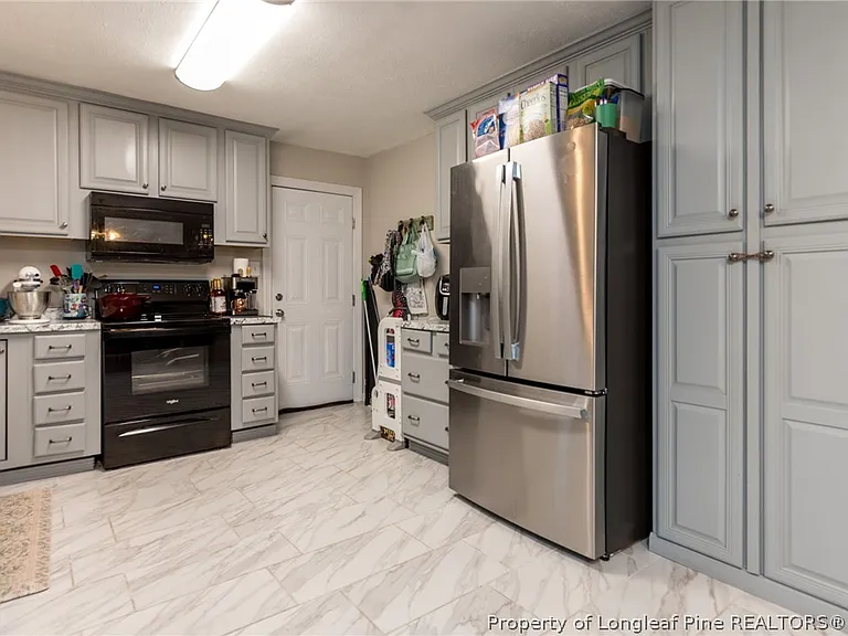 413 Langdon St — Photo 3