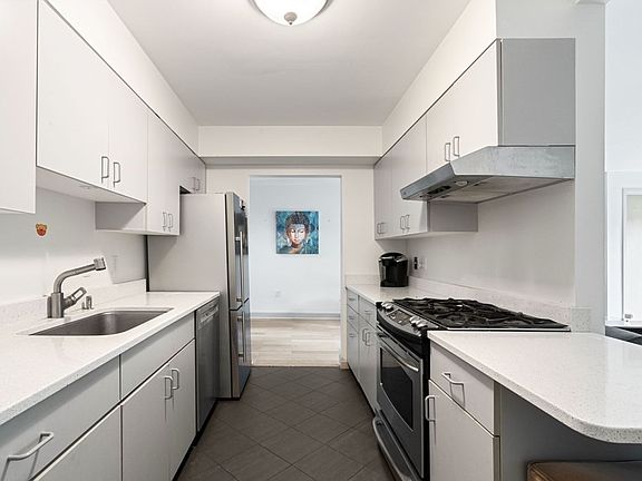 2nd image of 16 N Stone Mill Dr #1024