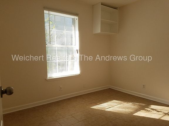 4th image of 306 Prince Ave
