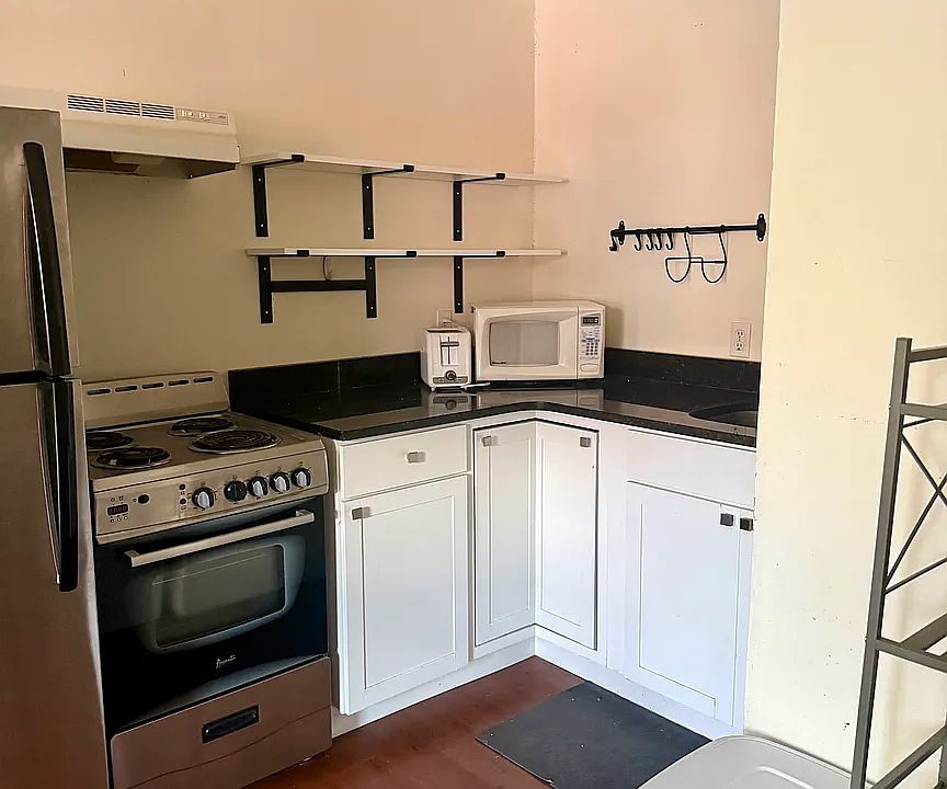 1st image of 136 Washington St #3