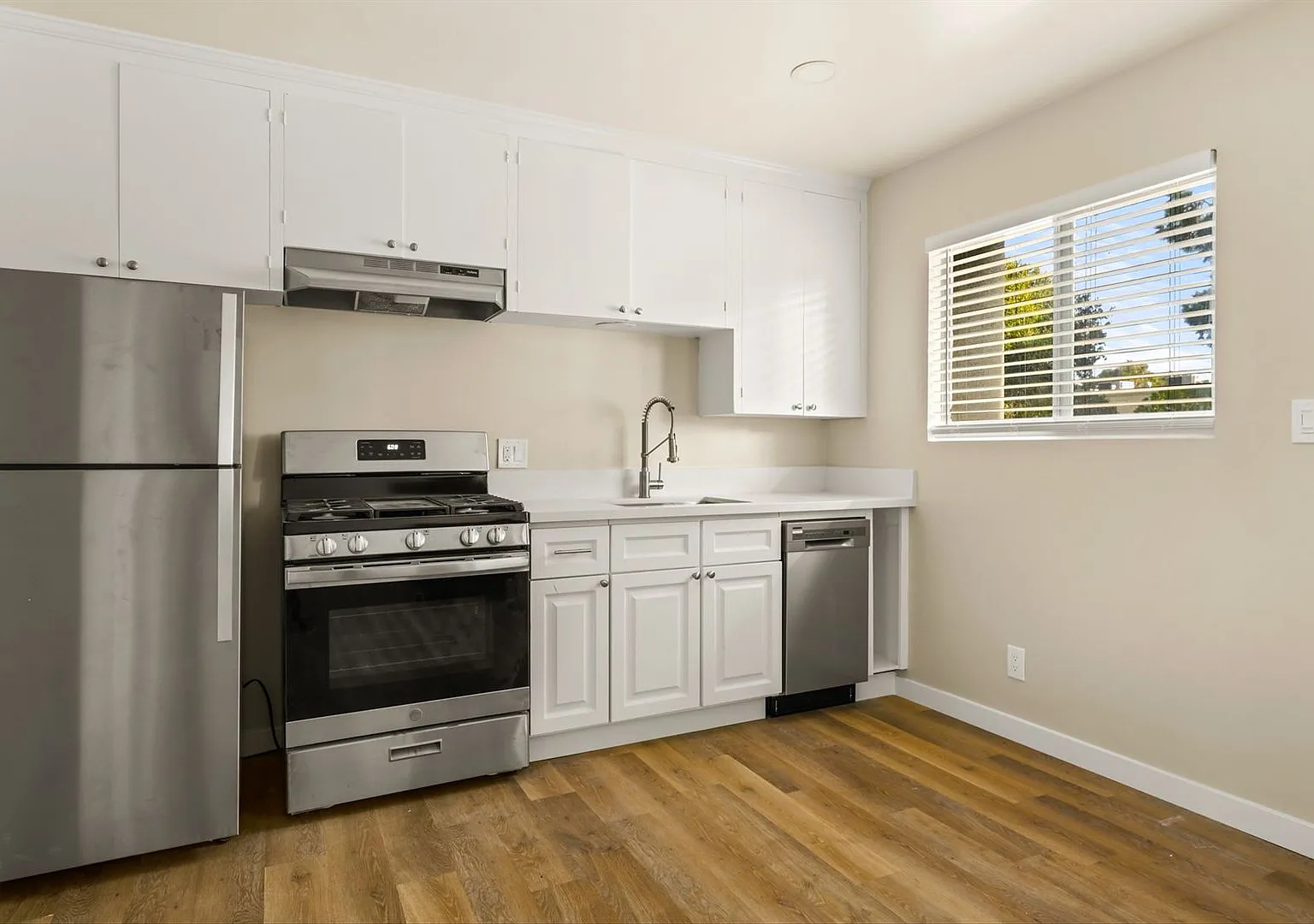 130 W Padre St — Photo 4