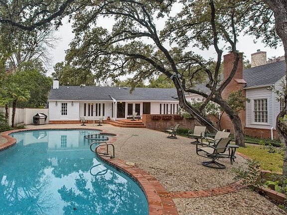 Parklike back yard