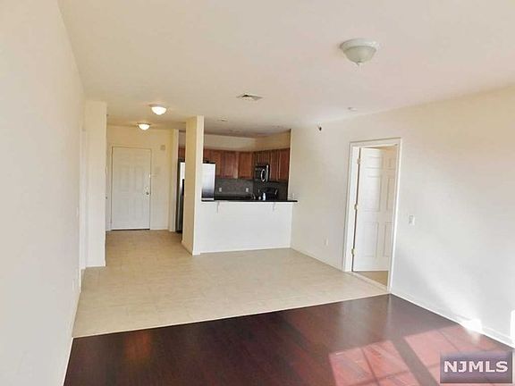 3rd image of 380-382 Anderson Ave #3C