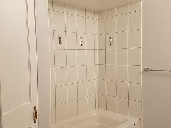 2nd image of 1316 Redbank Cres