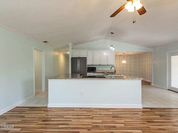 5th image of 318 N 11th St