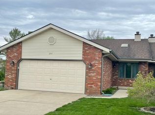 2111 Brook Mill Ct, Springfield, IL 62704