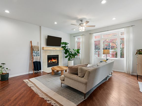 4th image of 2839 N Wolcott Ave Unit E