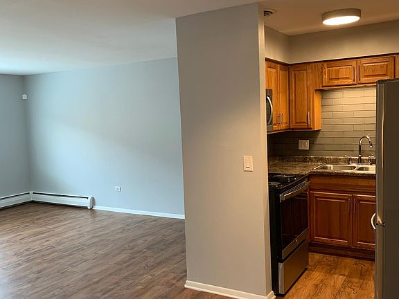 4th image of 210 Circle Ave APT 400