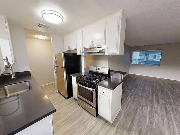 2nd image of 12617 Oxnard St APT 206