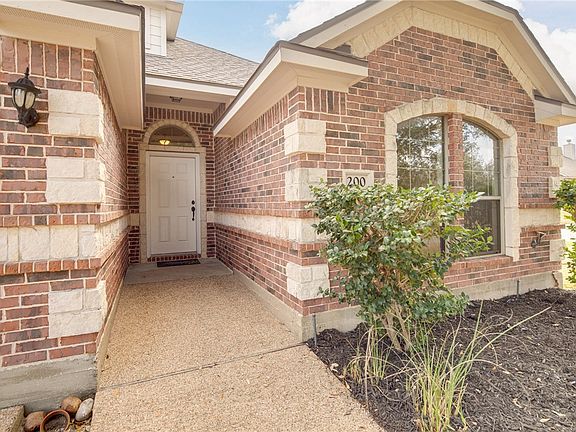 3rd image of 200 Passendale Ln