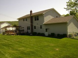 5 Claremont Rd, Columbia, NJ 07840