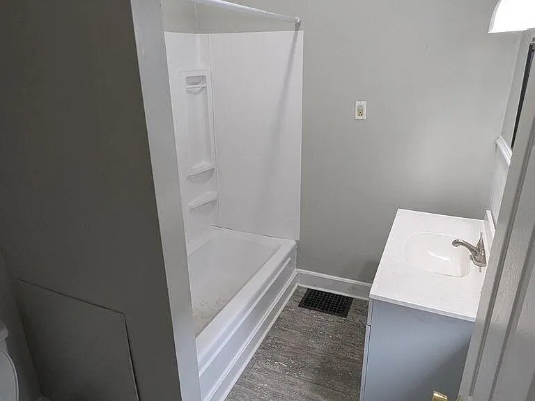 1612 Memorial Ave #2 — Photo 12