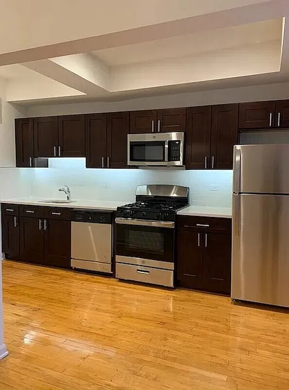 1 bed, 1.0 bath, 696 sqft, $1,979 — Photo 1