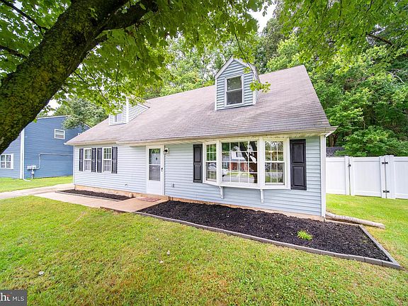 3rd image of 51 E Shady Dr