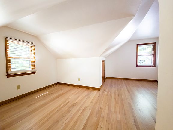 4th image of 4844 N Iroquois Ave