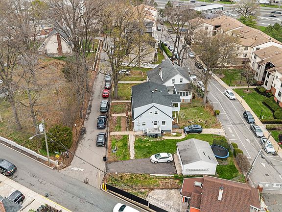 3rd image of 6 Mutillod Ln