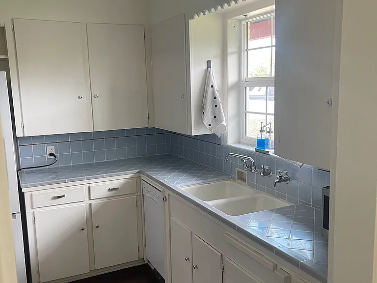 2040 N Campbell Ave — Photo 7
