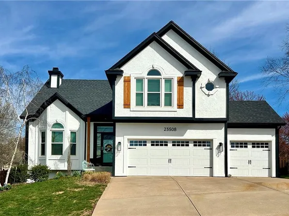 23508 W 46th St, Shawnee, KS 66226