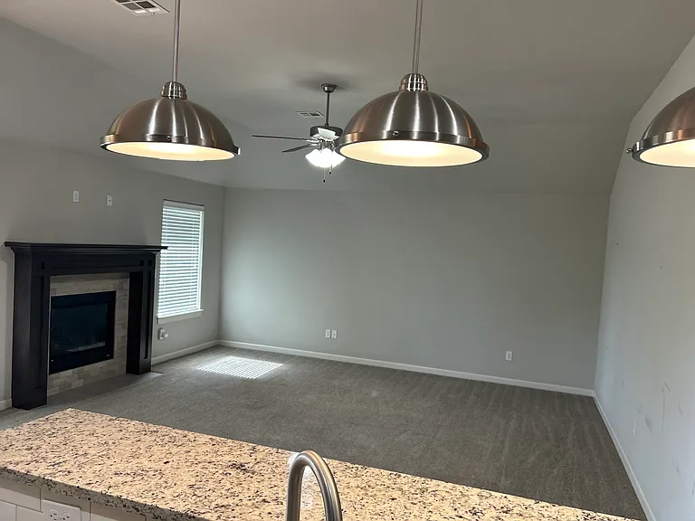 2400 Santa Monica St — Photo 11