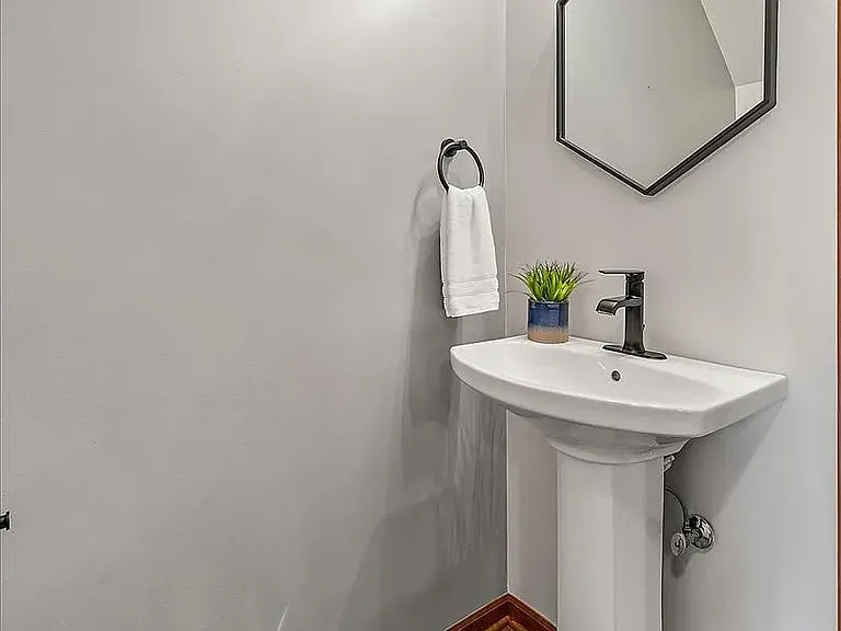 2260 Flagstone Ln — Photo 6