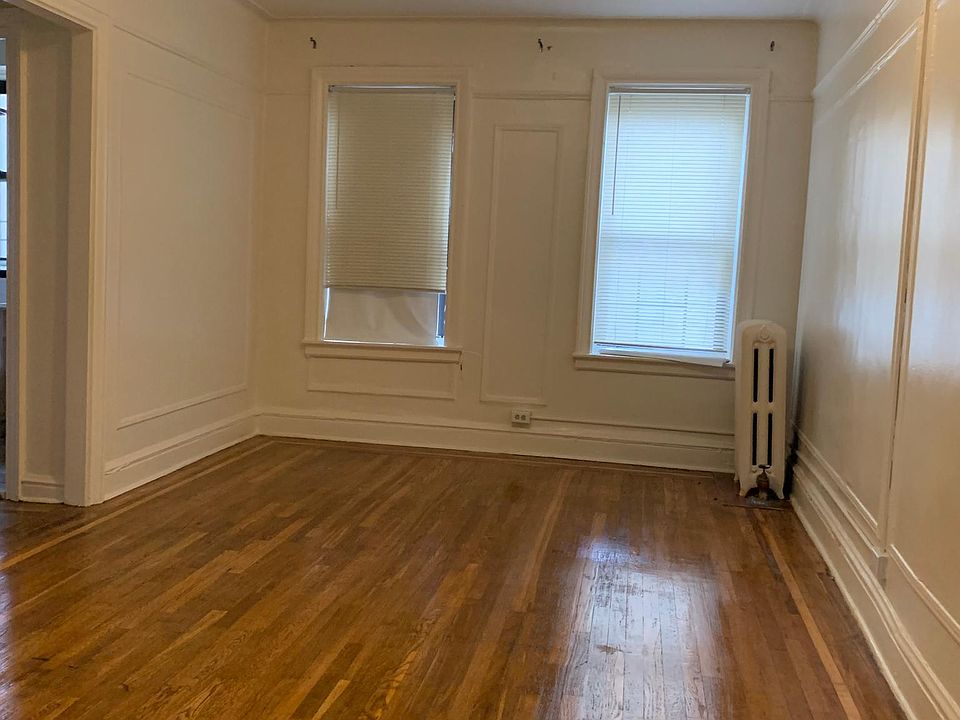 2nd image of 1424 Beach Ave #E