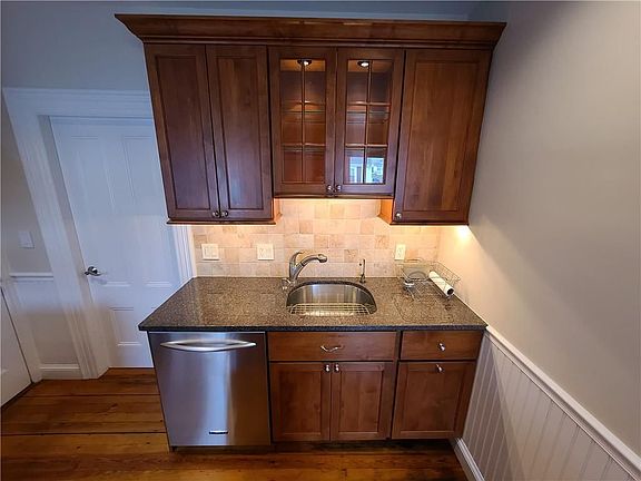 5th image of 154 2nd St #1