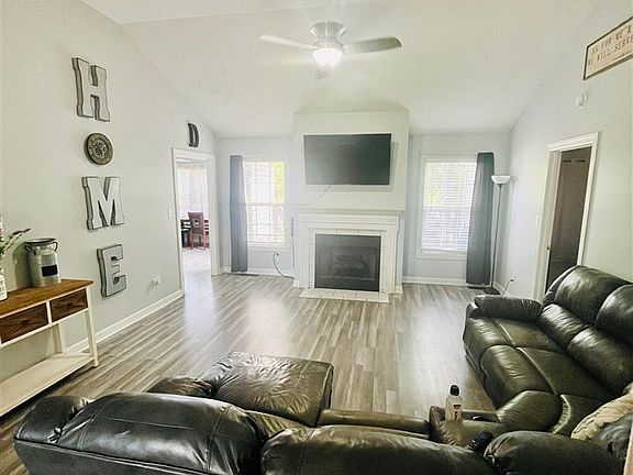 5th image of 3356 Cave Springs Ave