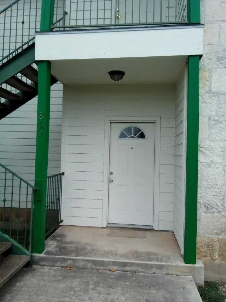 2 bed, 1100 sqft, $1,200 — Photo 1