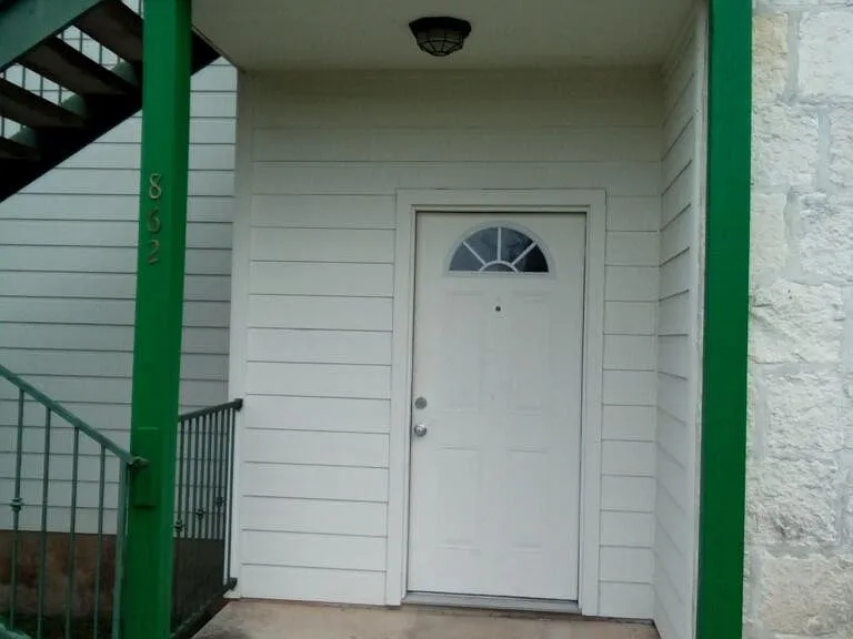 862 Lakeview Dr — Photo 1