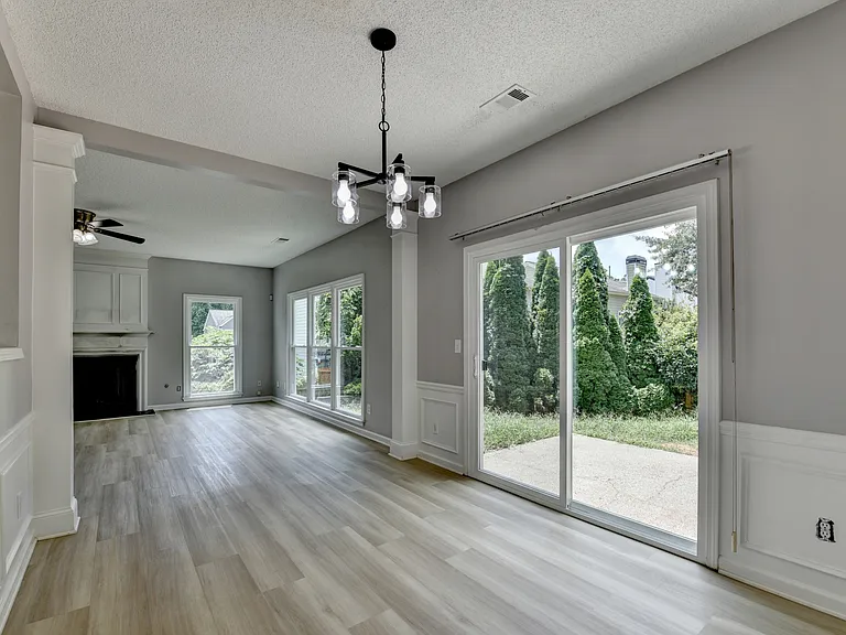6125 Pattingham Dr — Photo 10