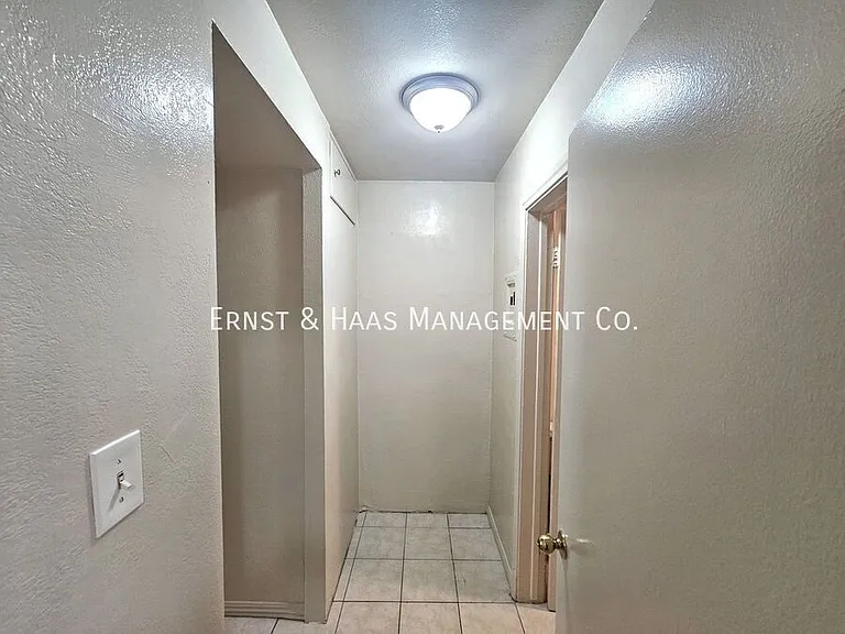 2035 Pine Ave #4 — Photo 4