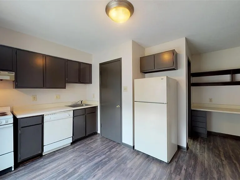 725 Peppertree Dr #11 — Photo 6