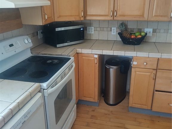 3rd image of 70 Shaul St