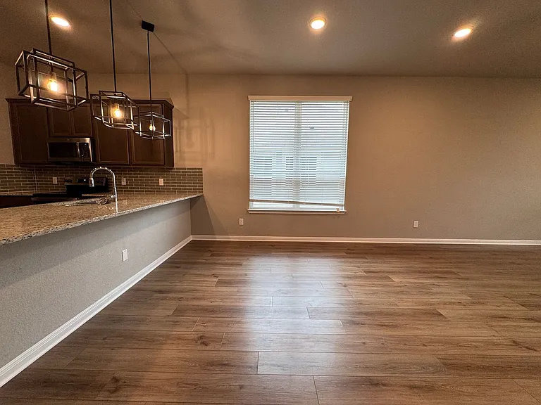 1312 Dowdy Dr — Photo 8