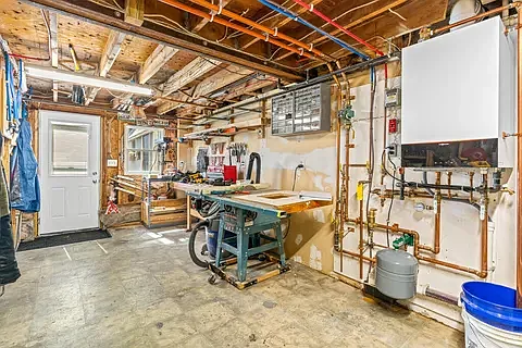 210 Summit St — Photo 24