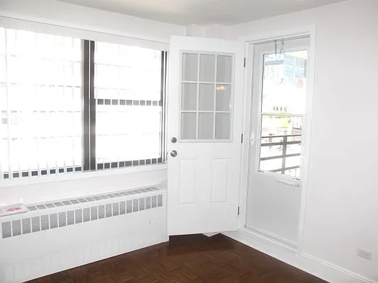 Rented by Metropolis Real Estate of Manhattan | media 29