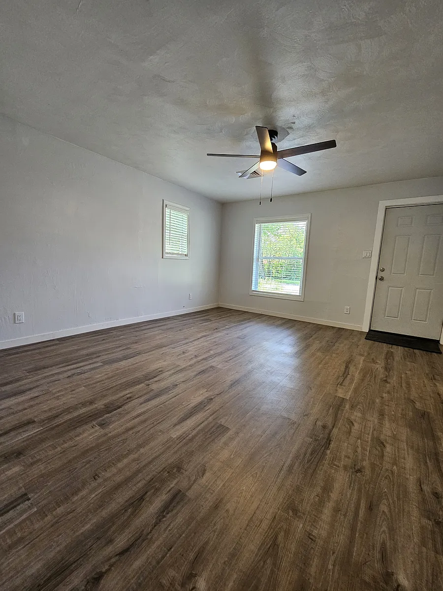 Living Room - 2908 Central Dr