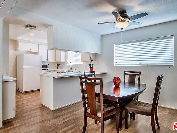 4th image of 18550 Hatteras St Unit 30