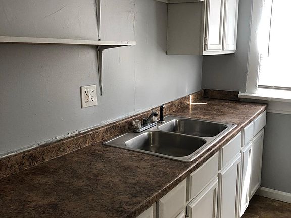 4th image of 2205 E New York St