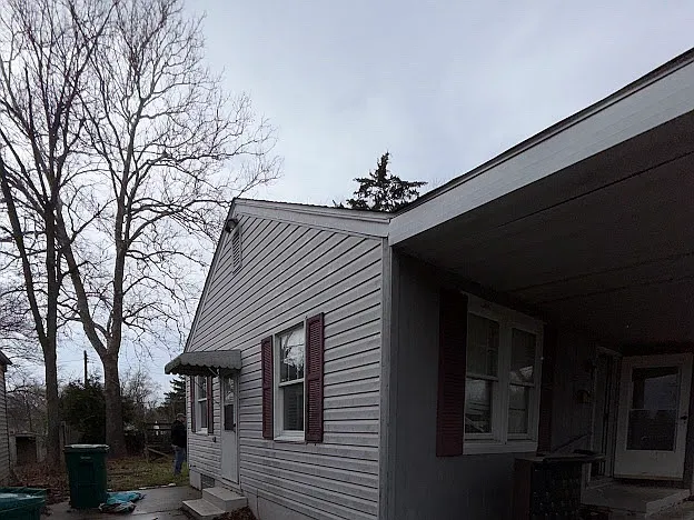 731 Conard Ct — Photo 3