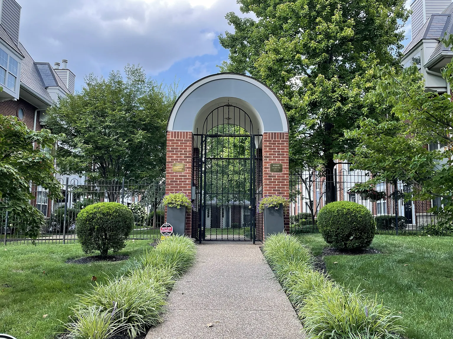 2 bed, 1500 sqft, $2,425 — Photo 1