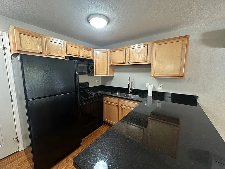 1405 Broadway St #208 — Photo 5