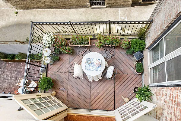 Rented by Sotheby's International Realty | media 5