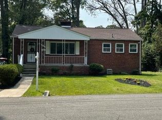 9511 Woodberry St, Lanham, MD 20706