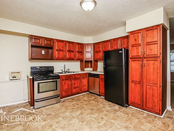 5th image of 25 Highridge Dr