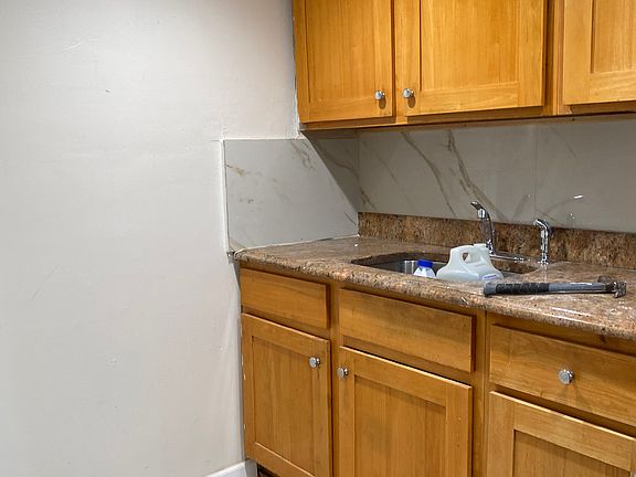 5th image of 58 Bainbridge St #3
