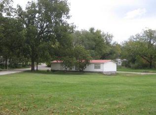 407 E St, Creighton, MO 64739