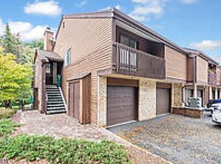 10 Summit Ct, Annandale, NJ 08801