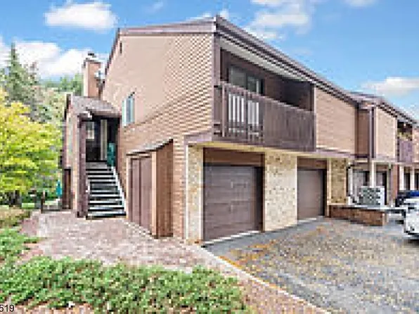 10 Summit Ct, Clinton Twp., NJ 08801